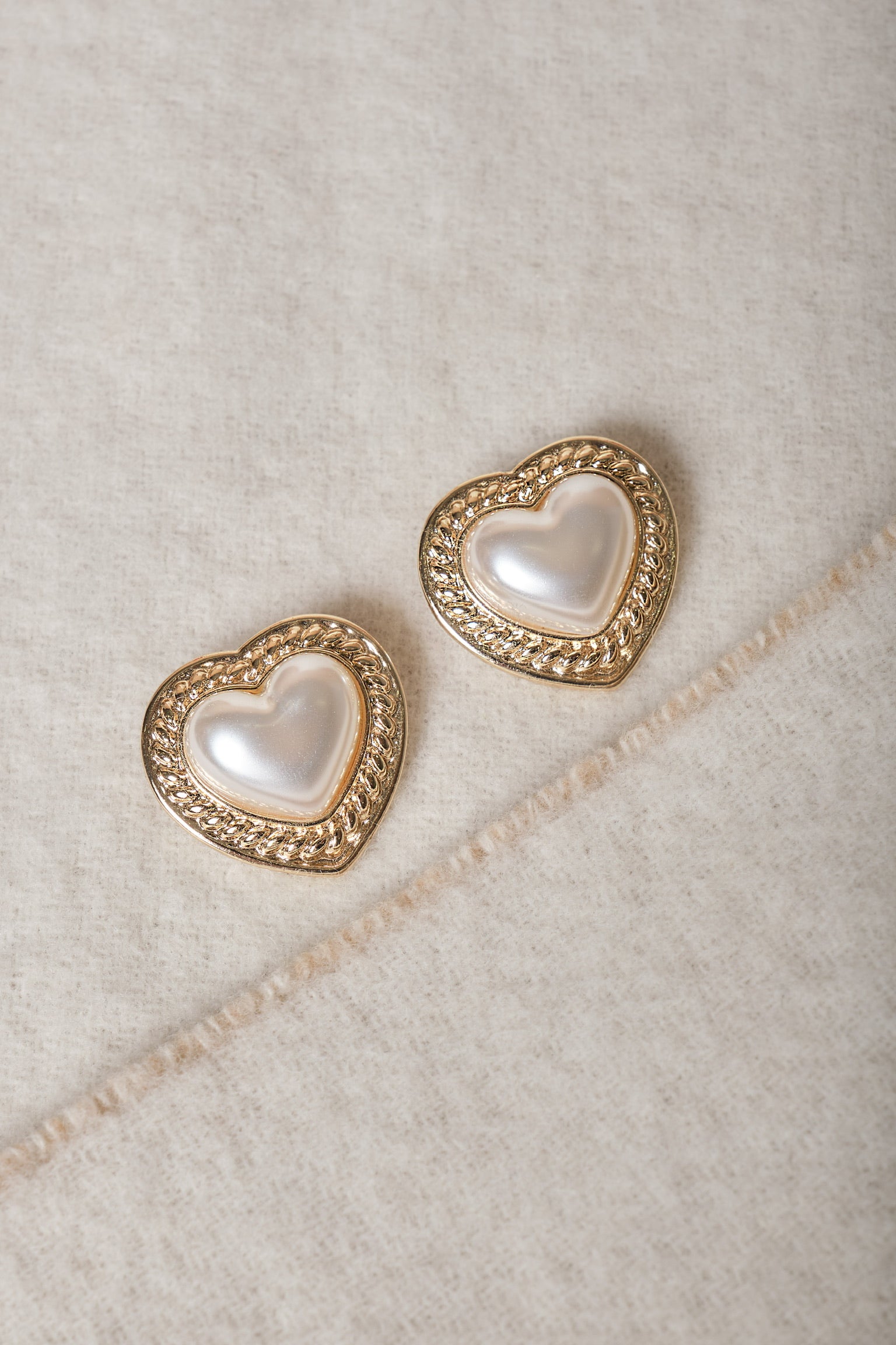 Pearl heart oorbellen - goud